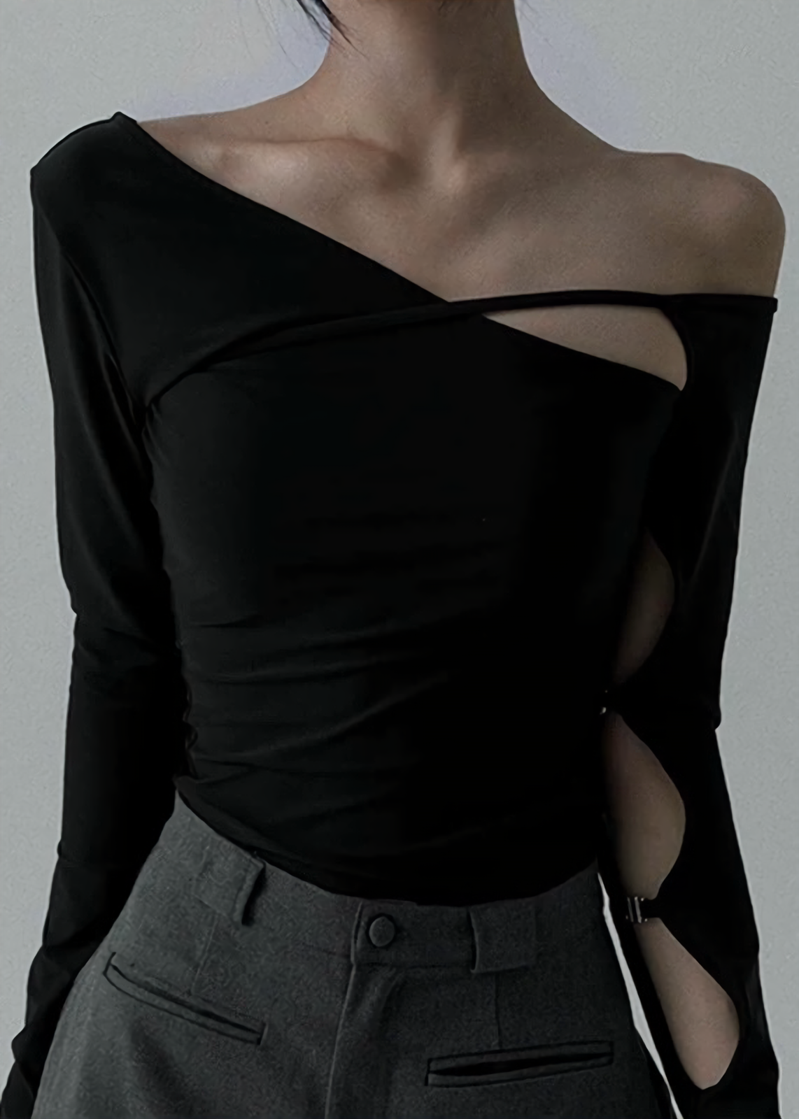 カットアウトデザイントップス / vo1280