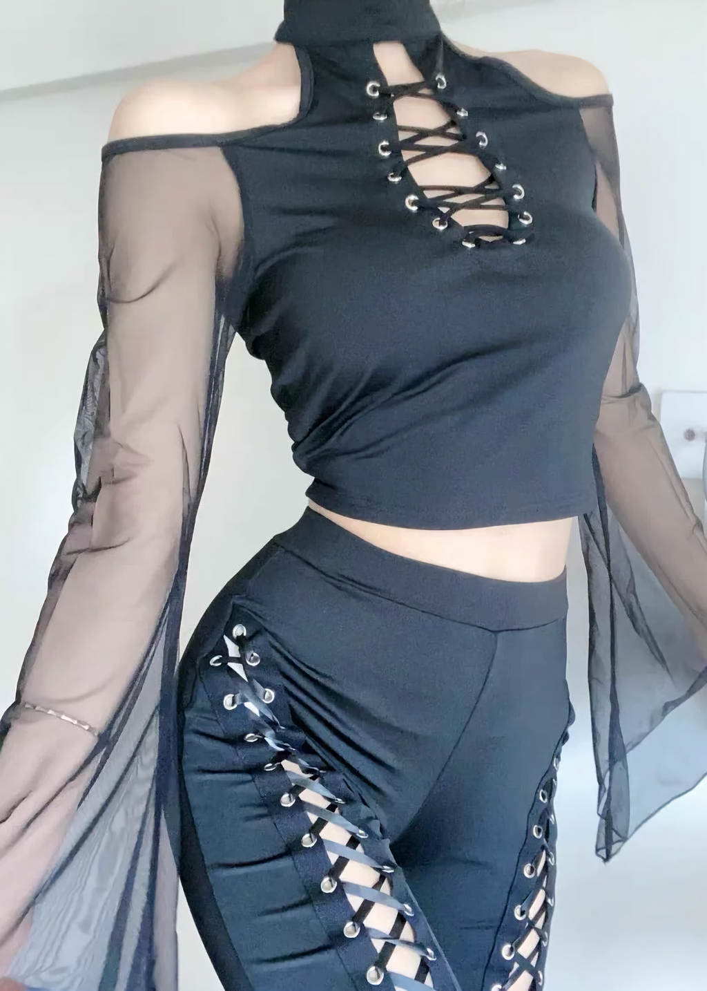 レースアップメッシュスリーブトップ / VO1153