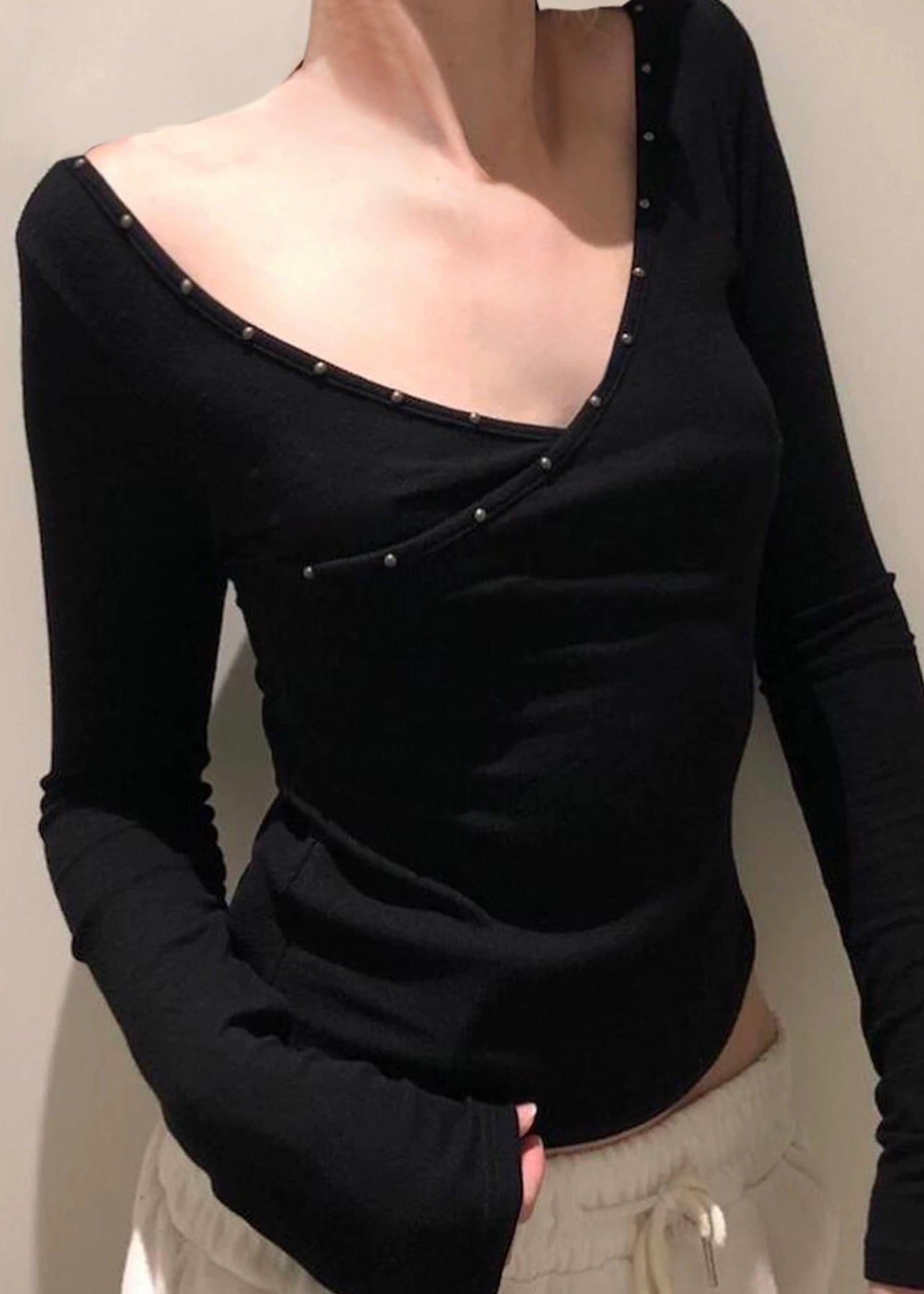 スタッズネックカットソー / vo1293