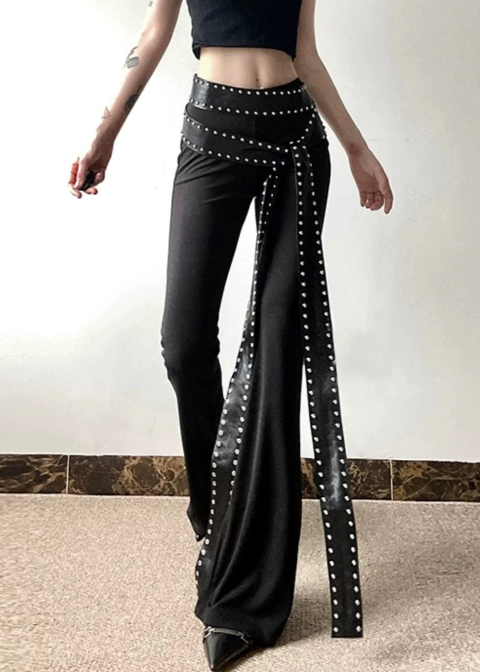 スタッズベルト付きフレアパンツ / VO1187